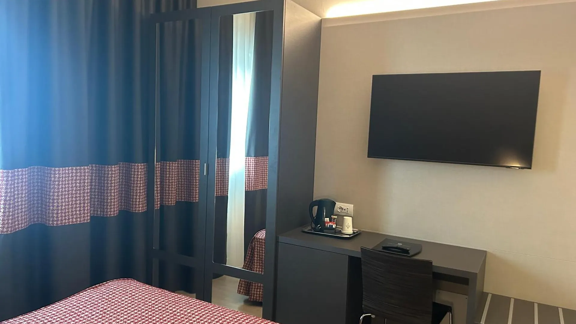 Michelino 75 By The Sydney Hotel Bologne